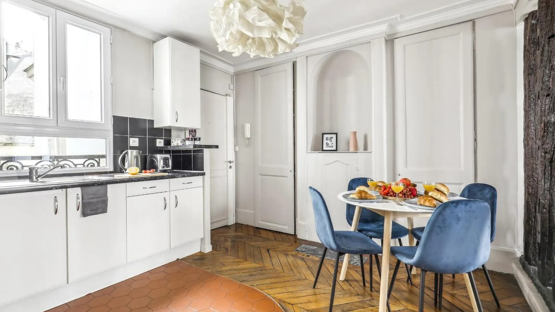 Lägenhet Bnbnova - Le Marais & Place De La Republique - 2Br Paris Frankrike