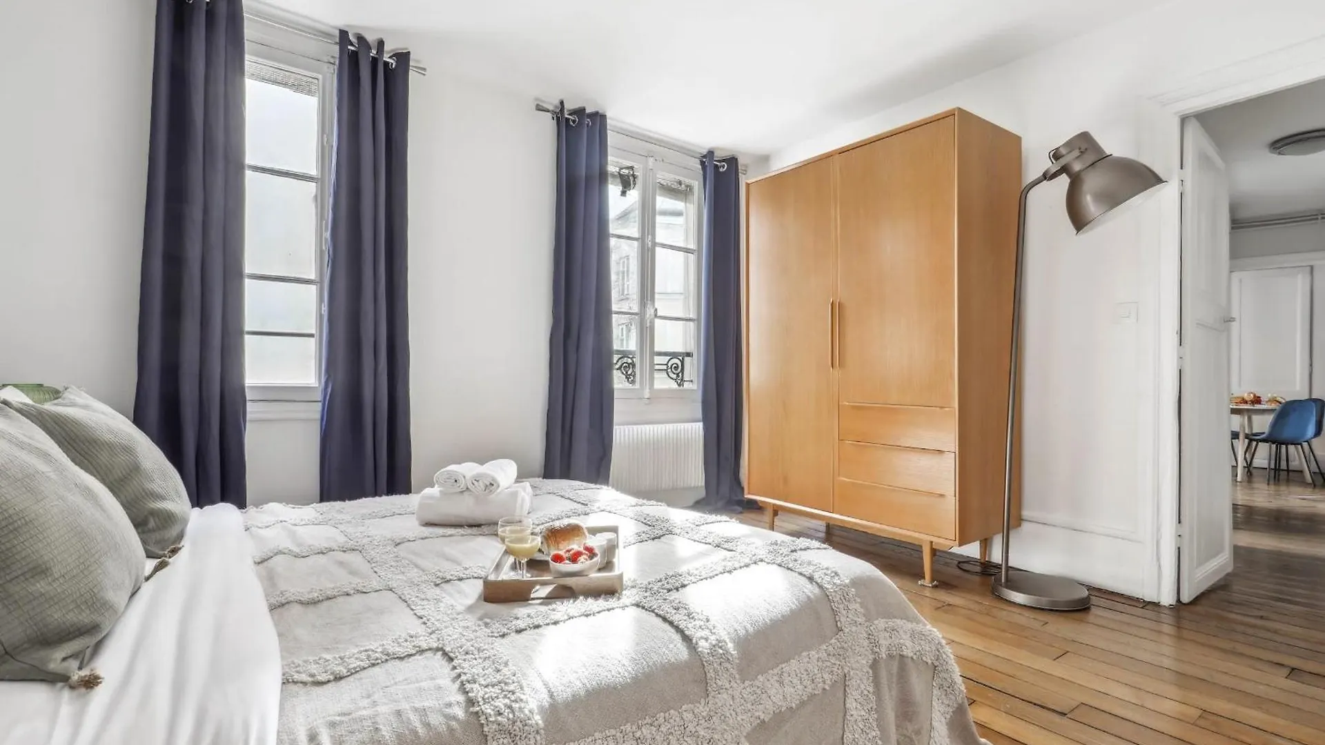 Bnbnova - Le Marais & Place De La Republique - 2Br Paris 0*,  Frankrike